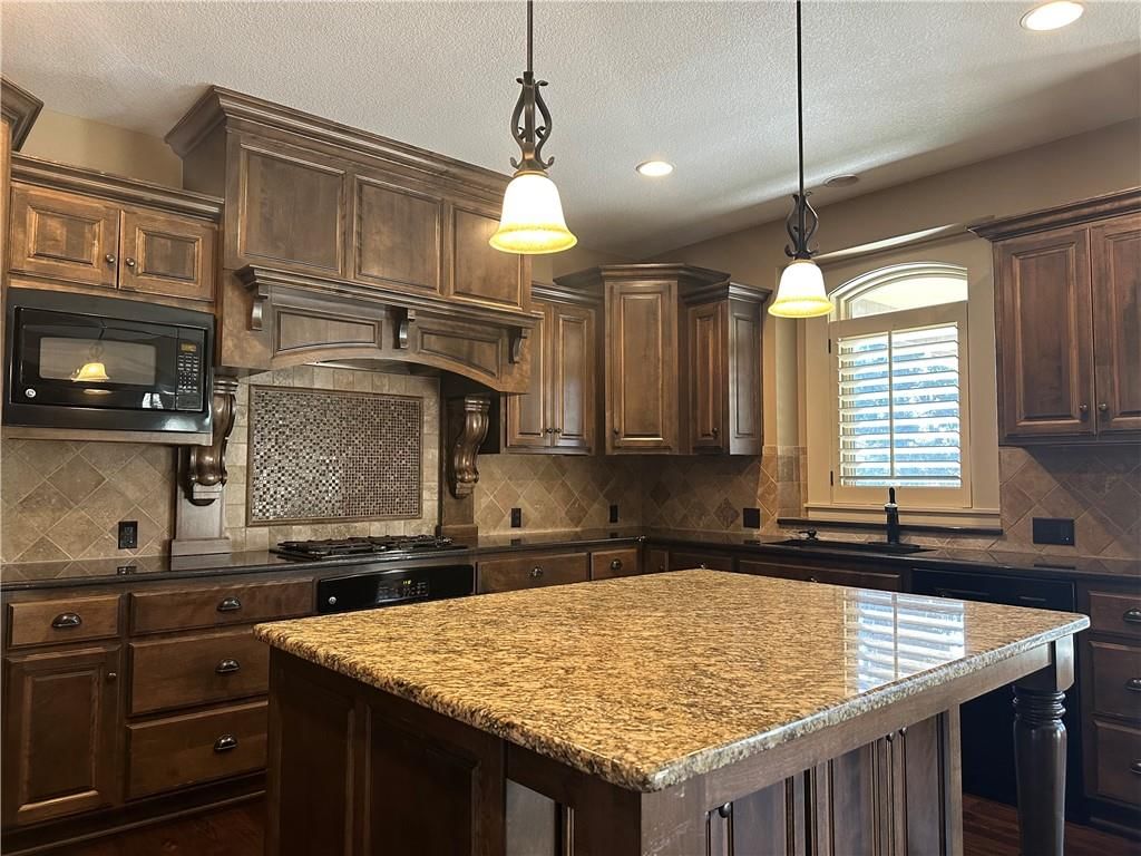 15828 Hayes Street — photo 13