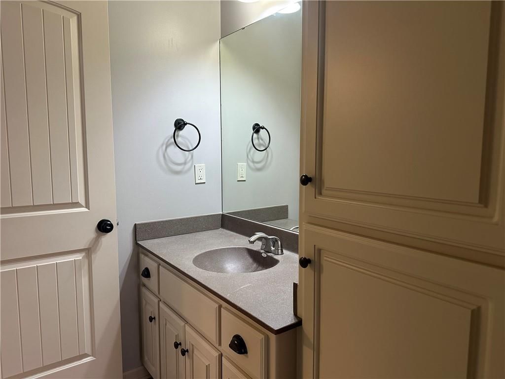 15828 Hayes Street — photo 33