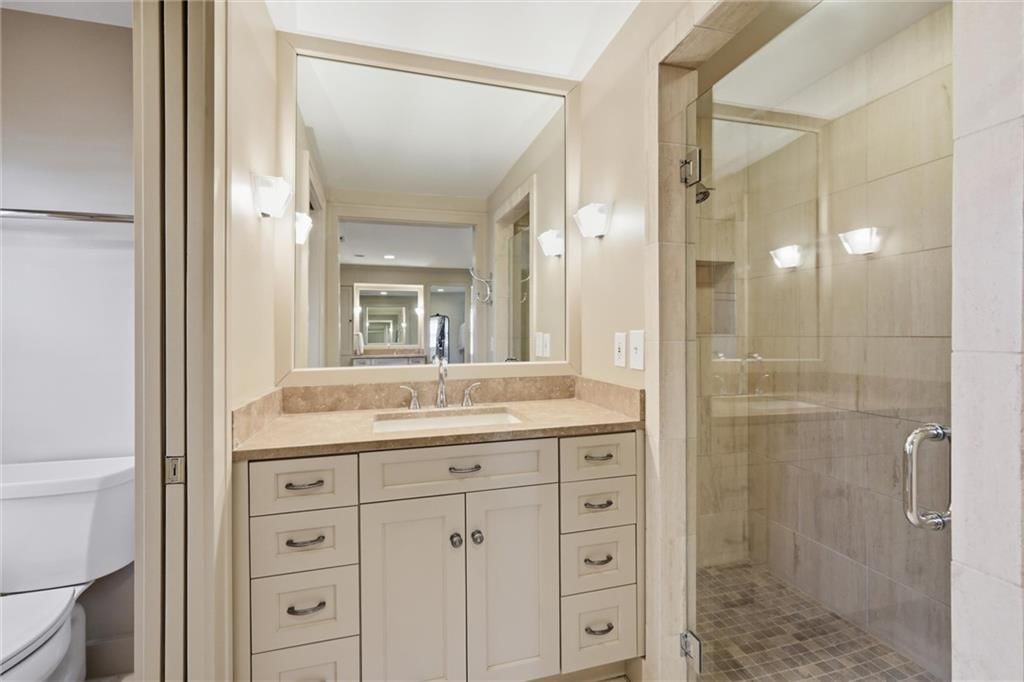 649 W Meyer Boulevard — photo 32