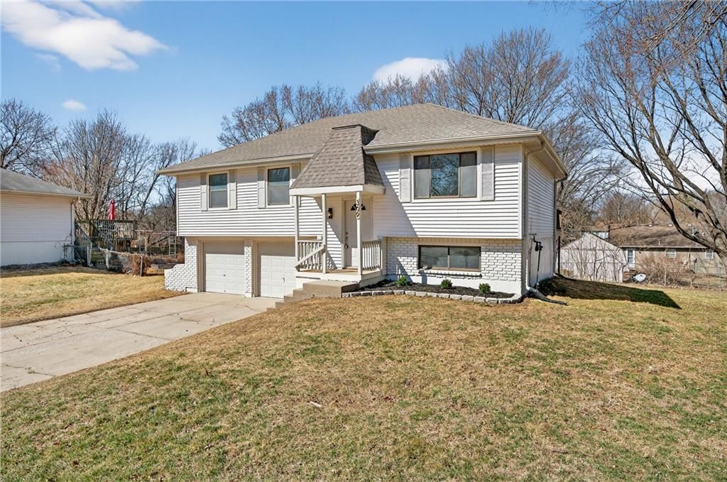 309 SE Avon Street — photo 2