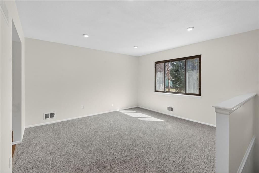 309 SE Avon Street — photo 4