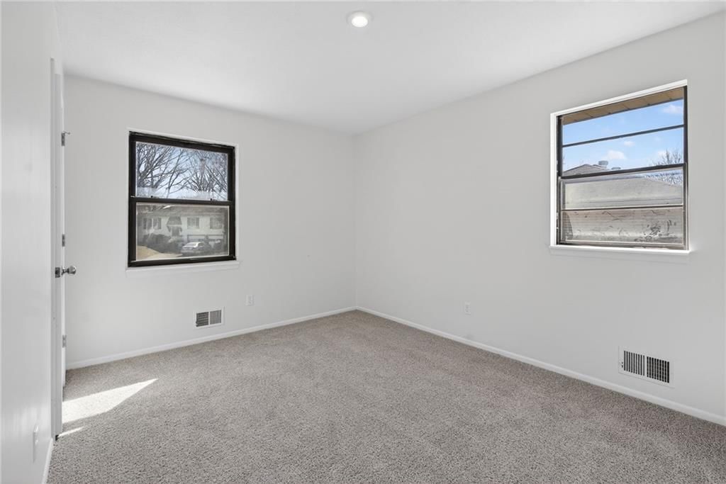 309 SE Avon Street — photo 14