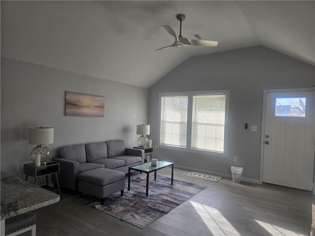 4939 Woodland Avenue — photo 9