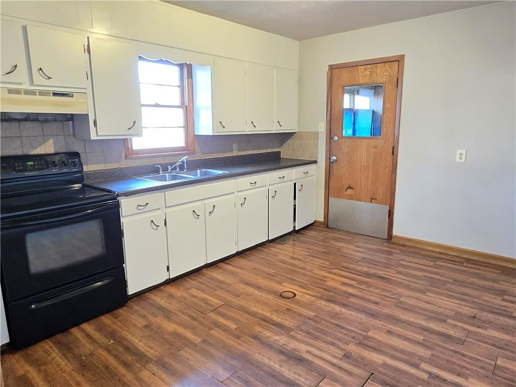 401 W 1st Street — photo 4