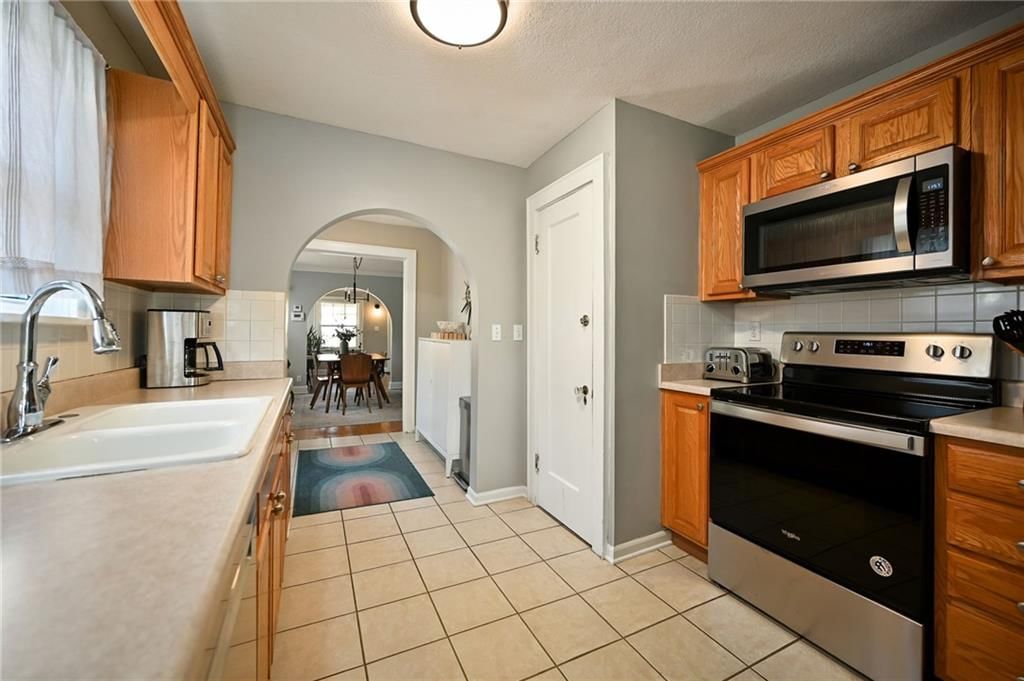 417 E 69th Terrace — photo 10