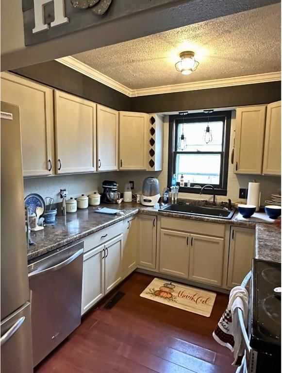 205 E Maple Street — photo 2