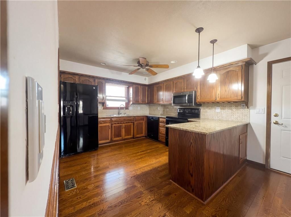 2622 Manor Terrace — photo 2
