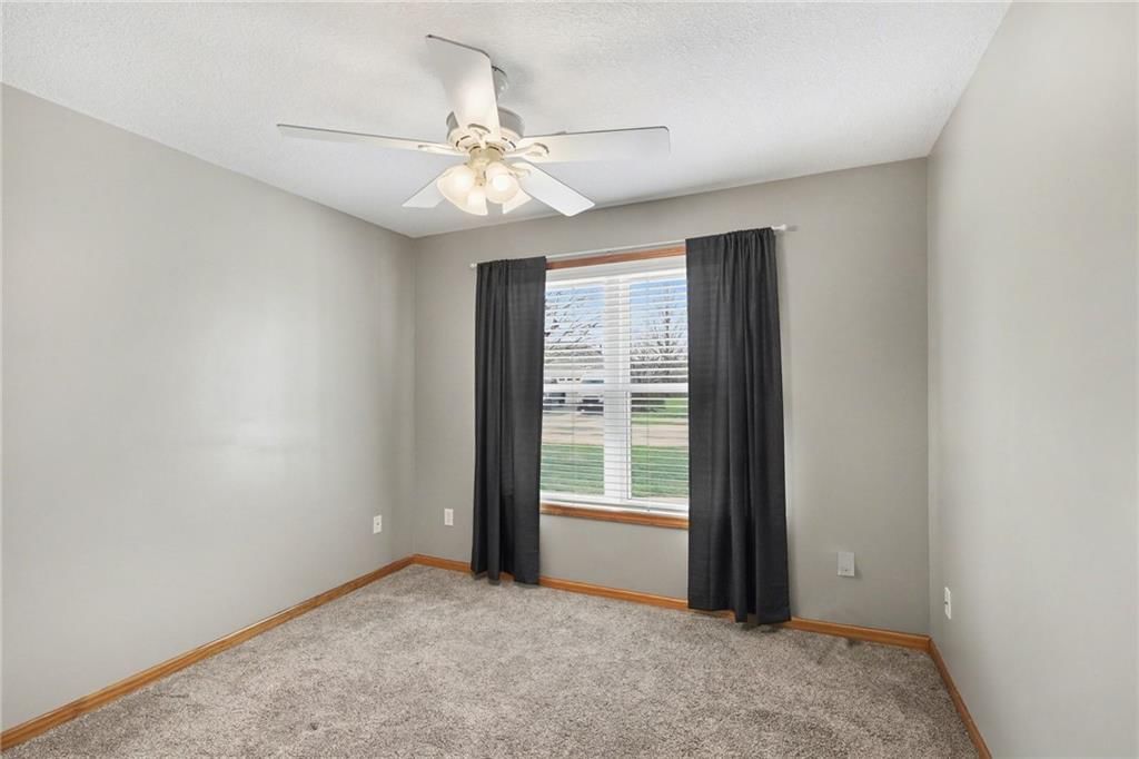 448 Laura Lane — photo 12