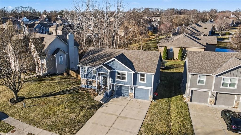 1302 Regency Drive — photo 2