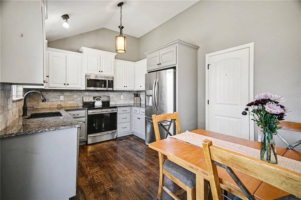 1302 Regency Drive — photo 4