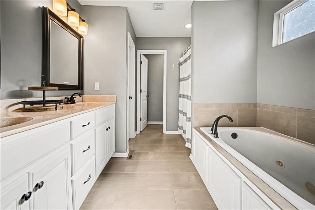 1302 Regency Drive — photo 10