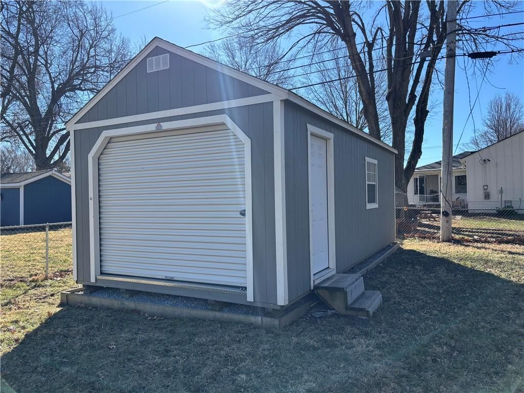 7607 W 66th Terrace — photo 8