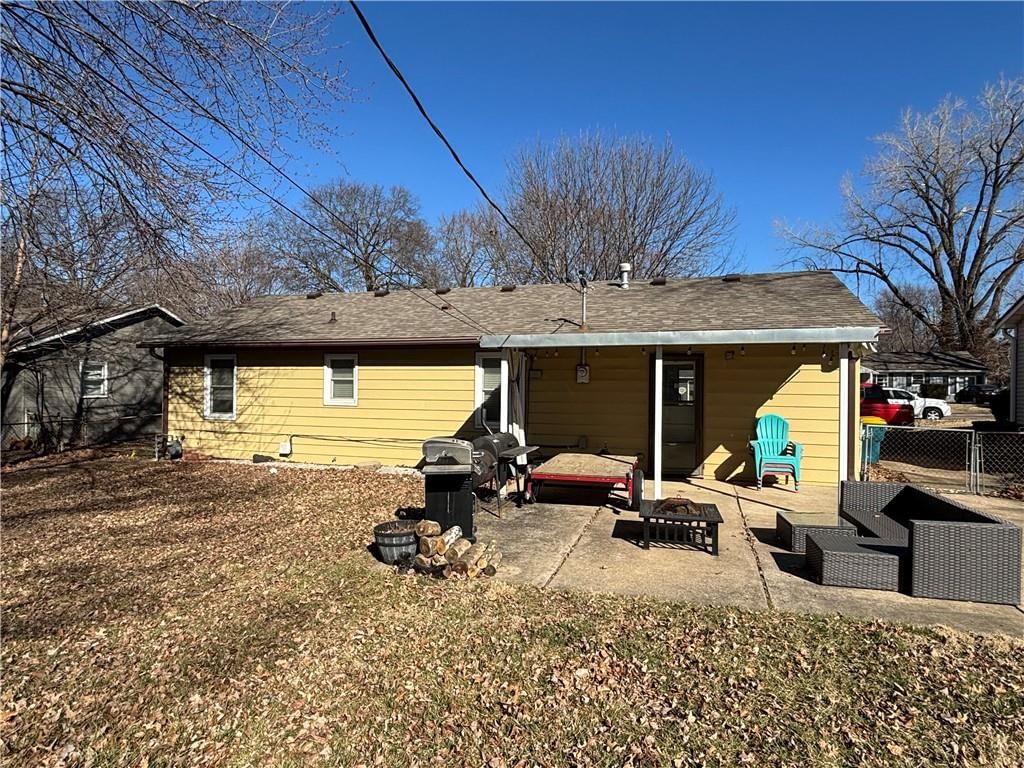 7607 W 66th Terrace — photo 9