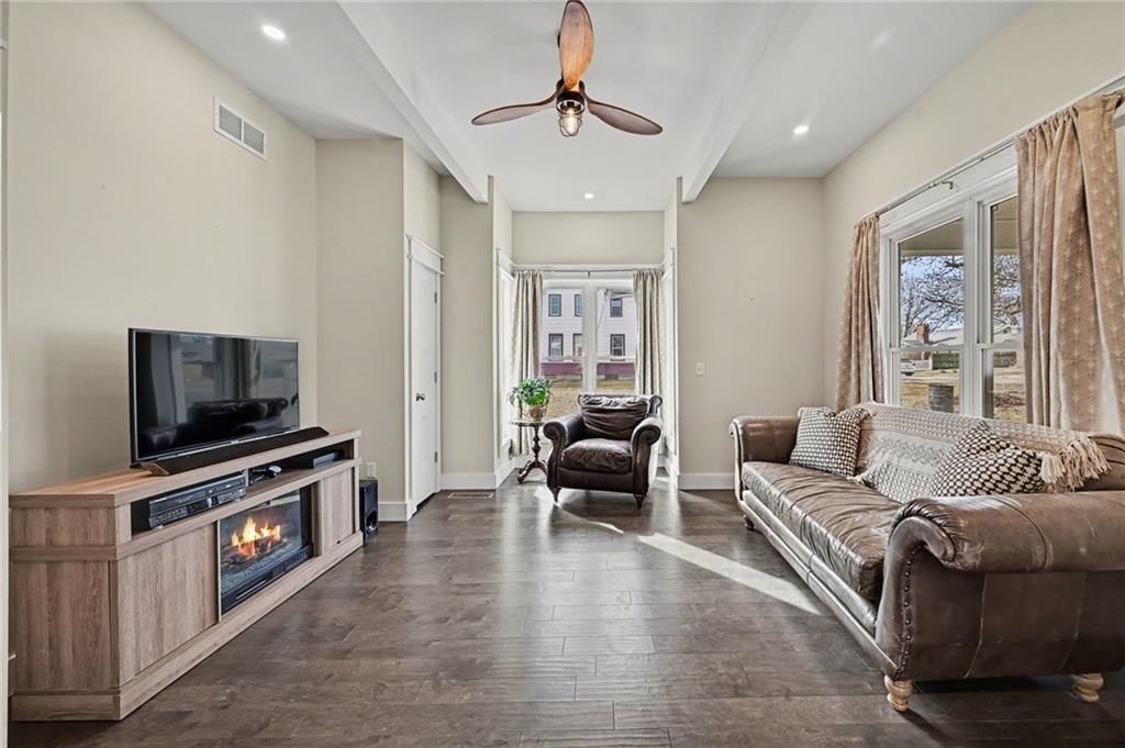 401 S Clay Street — photo 8