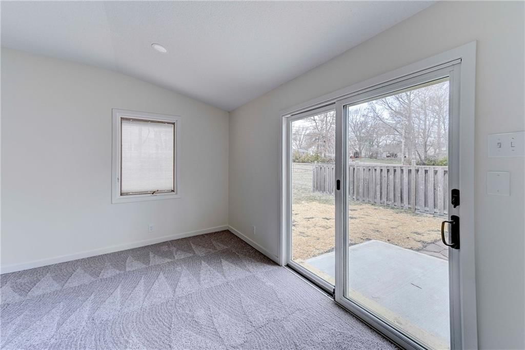7306 Maple Street — photo 10