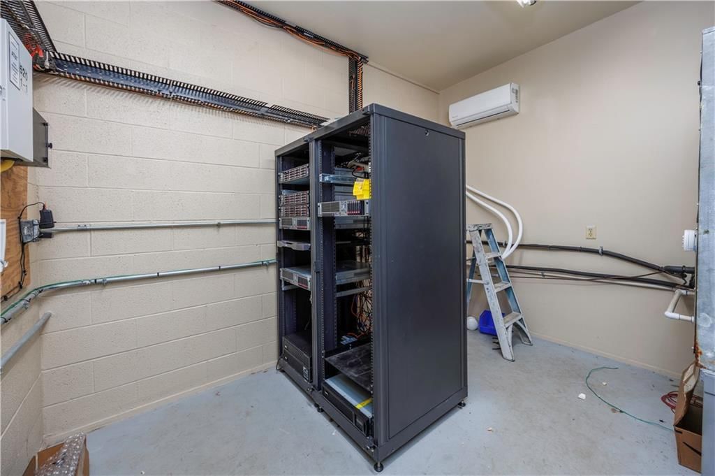 520 W Sycamore Street — photo 15