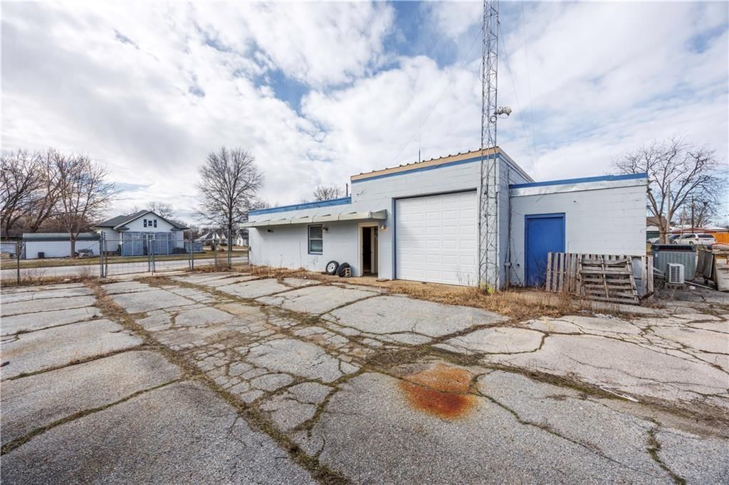 520 W Sycamore Street — photo 17