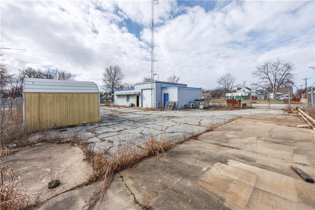 520 W Sycamore Street — photo 18