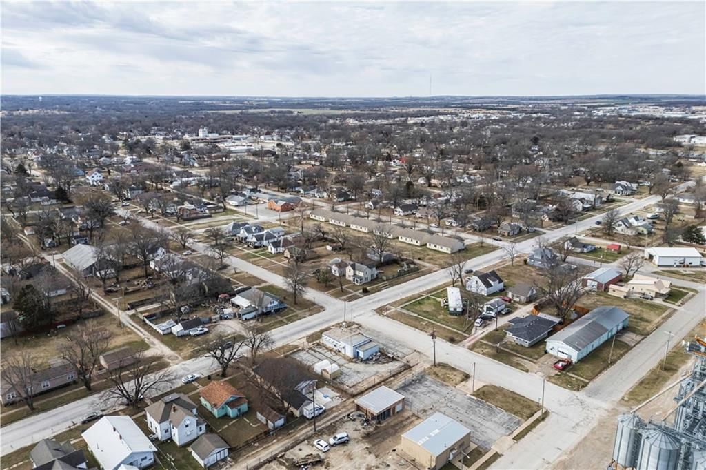 520 W Sycamore Street — photo 28