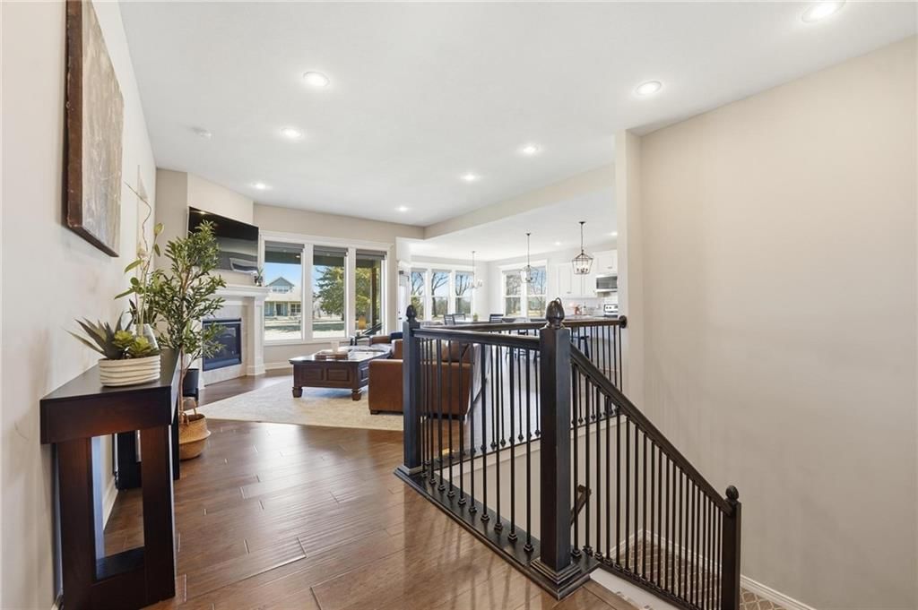 1013 NE Ravenwood Terrace — photo 4