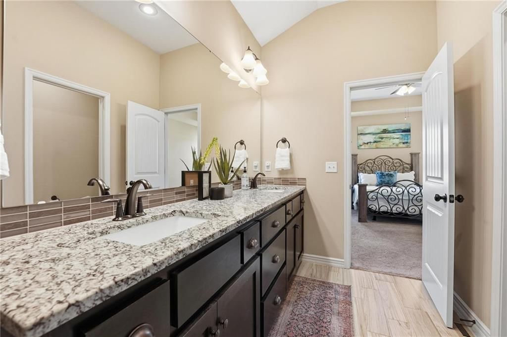 1013 NE Ravenwood Terrace — photo 24