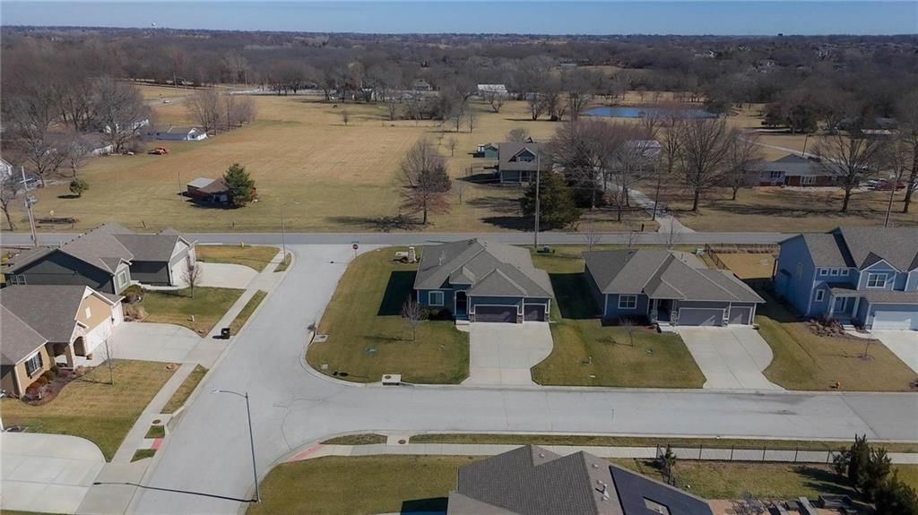 1013 NE Ravenwood Terrace — photo 31