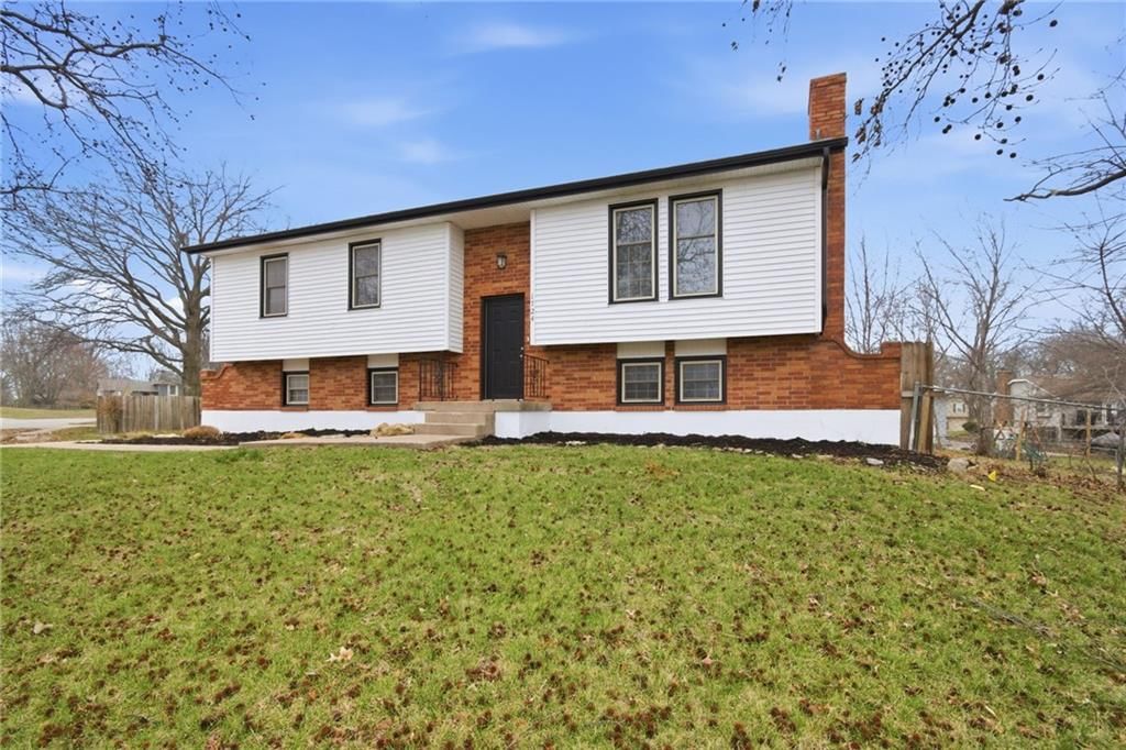 1724 SE 5th Terrace — photo 3