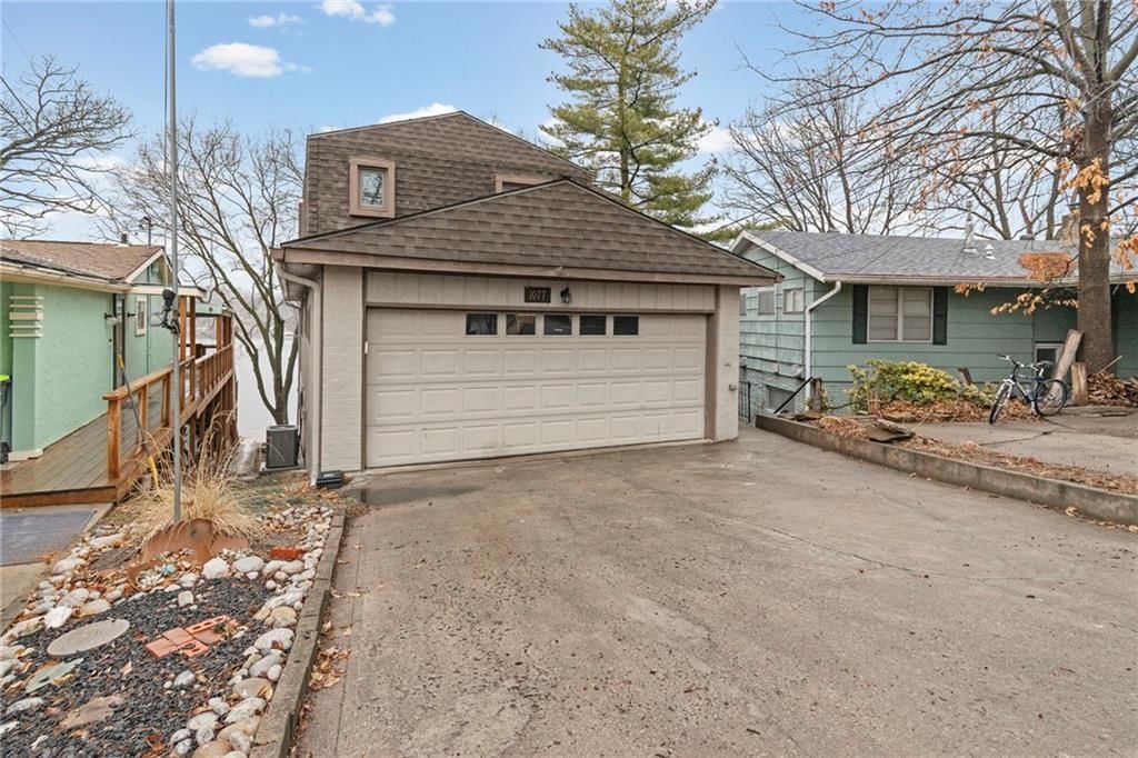1077 South Shore Drive — photo 3