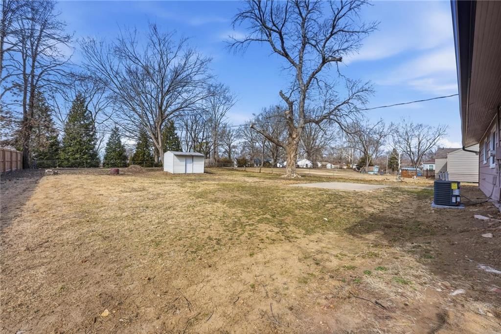 6402 N Forest Avenue — photo 40