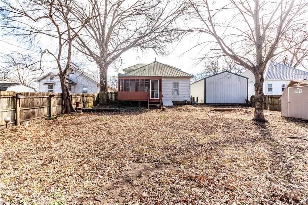 406 S Tebo Street — photo 6