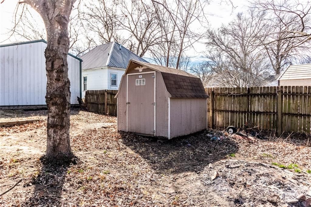 406 S Tebo Street — photo 8