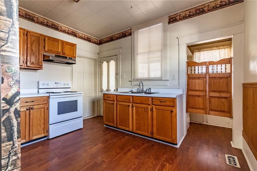 406 S Tebo Street — photo 24