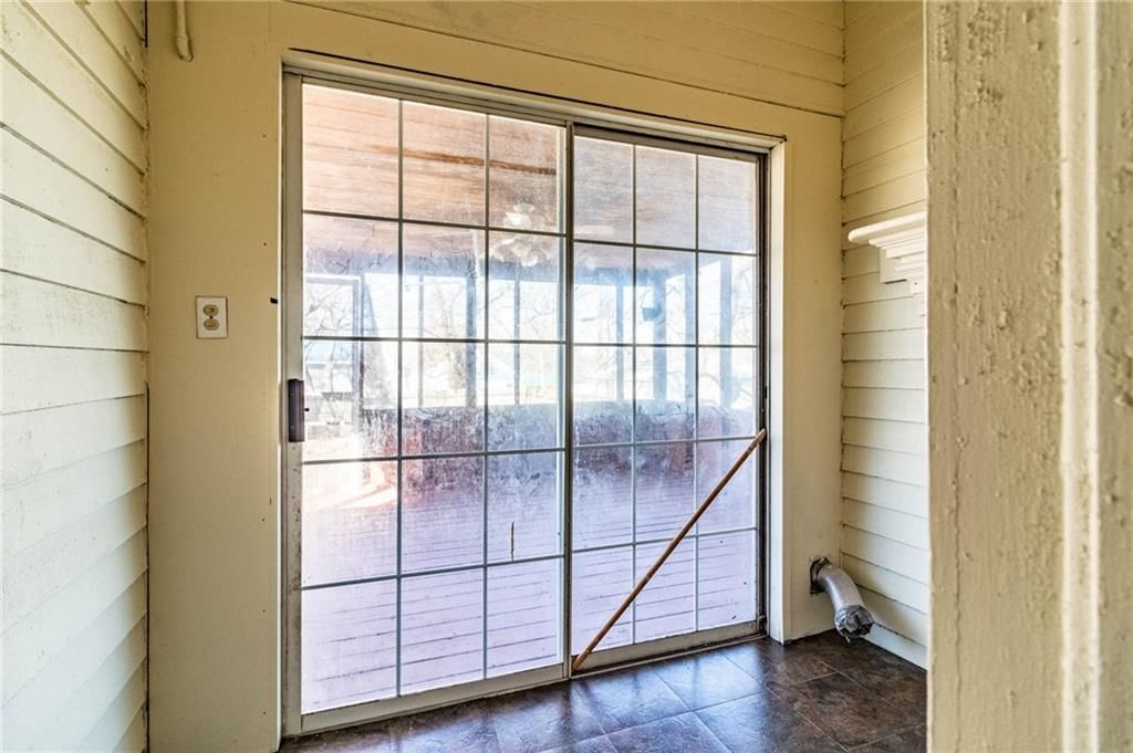 406 S Tebo Street — photo 28