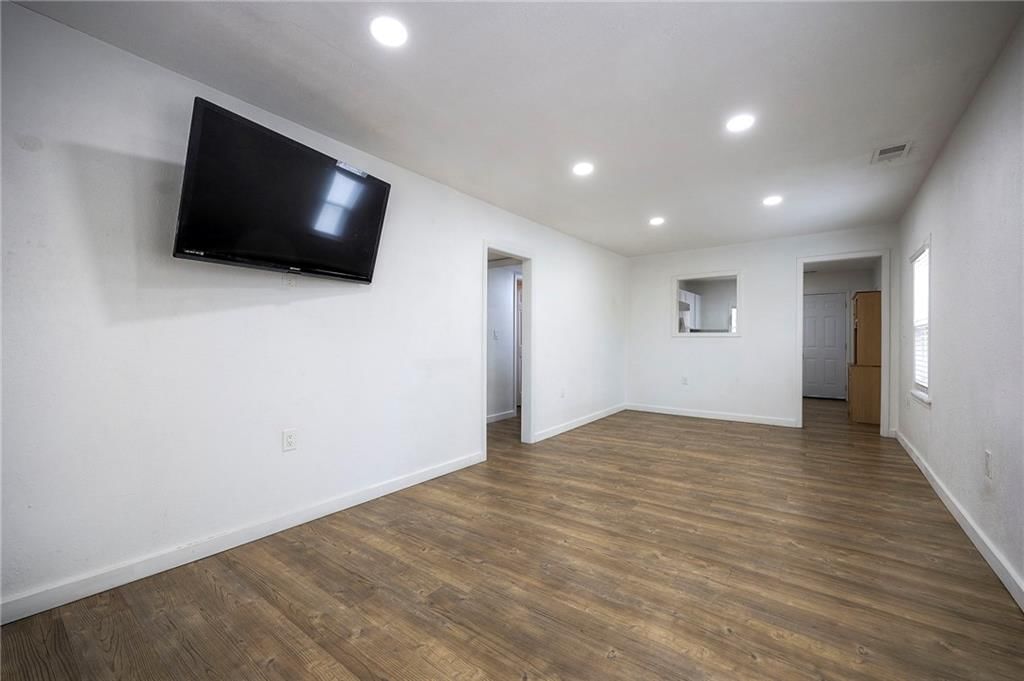 410 Smith Street — photo 5