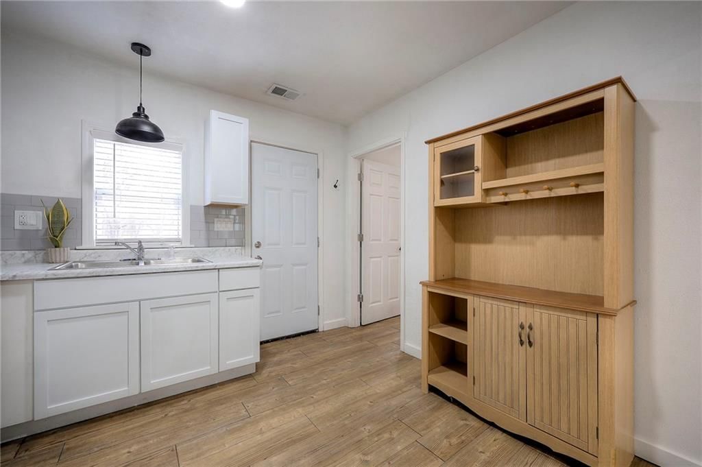 410 Smith Street — photo 8