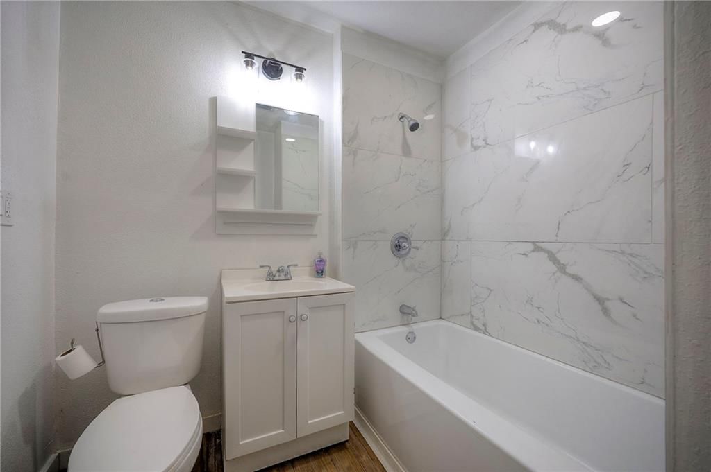 410 Smith Street — photo 14