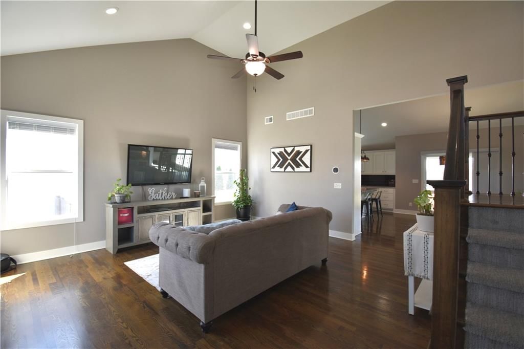 9858 N Smalley Avenue — photo 5