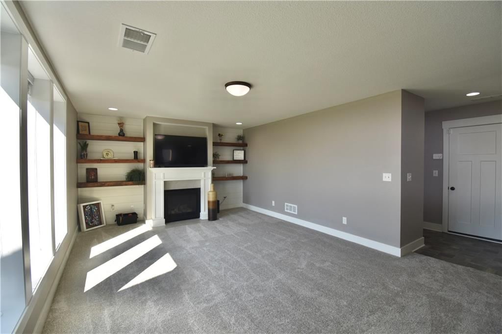 9858 N Smalley Avenue — photo 13