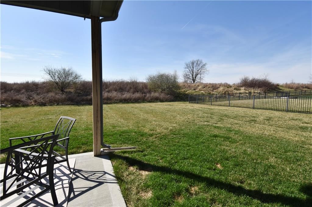 9858 N Smalley Avenue — photo 33
