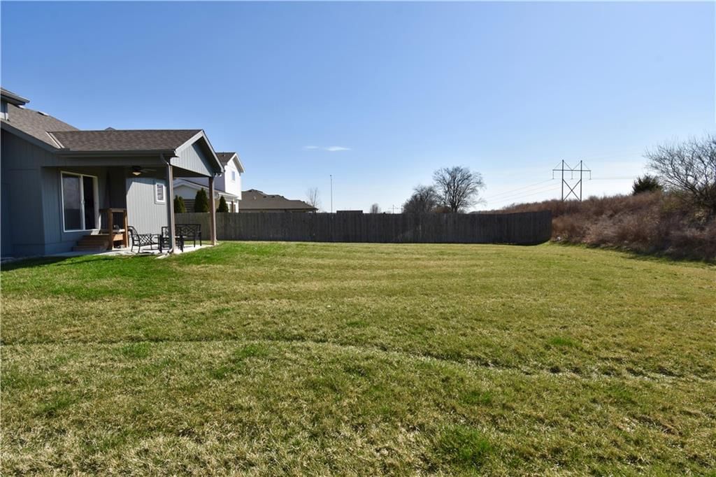 9858 N Smalley Avenue — photo 37