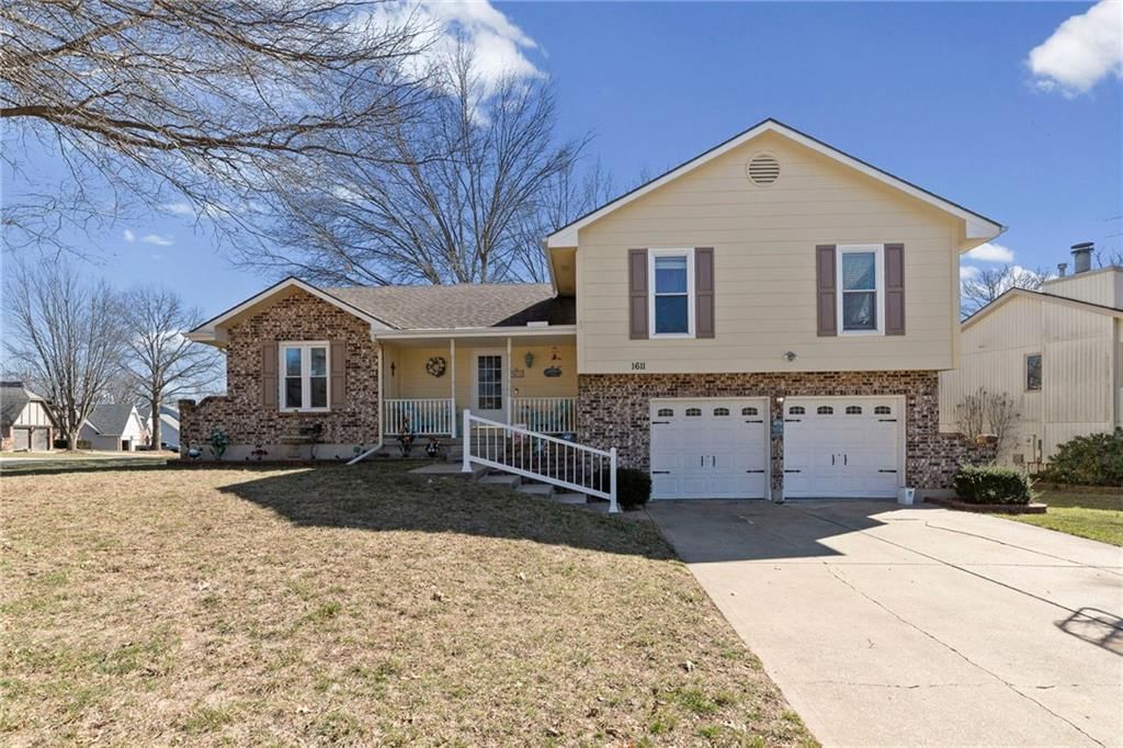 1611 NE Duchess Drive — photo 1