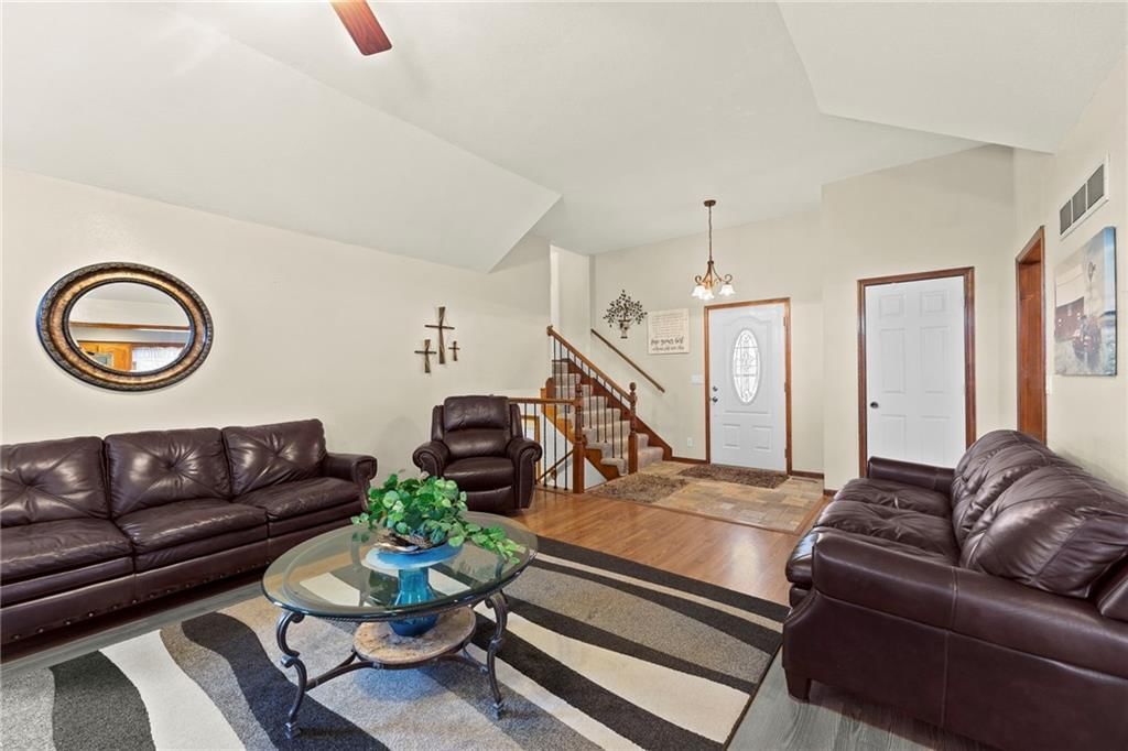 1611 NE Duchess Drive — photo 5