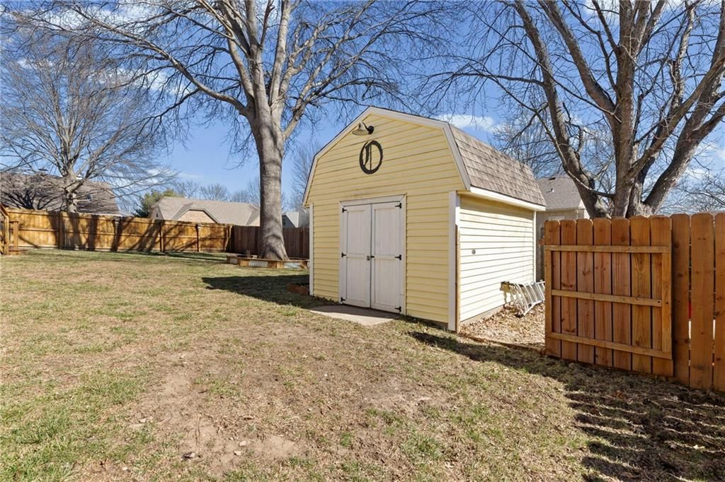 1611 NE Duchess Drive — photo 33