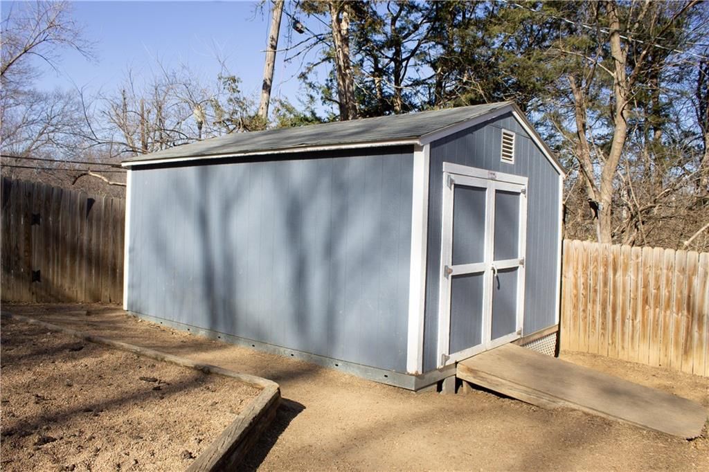 606 Thornton Street — photo 17