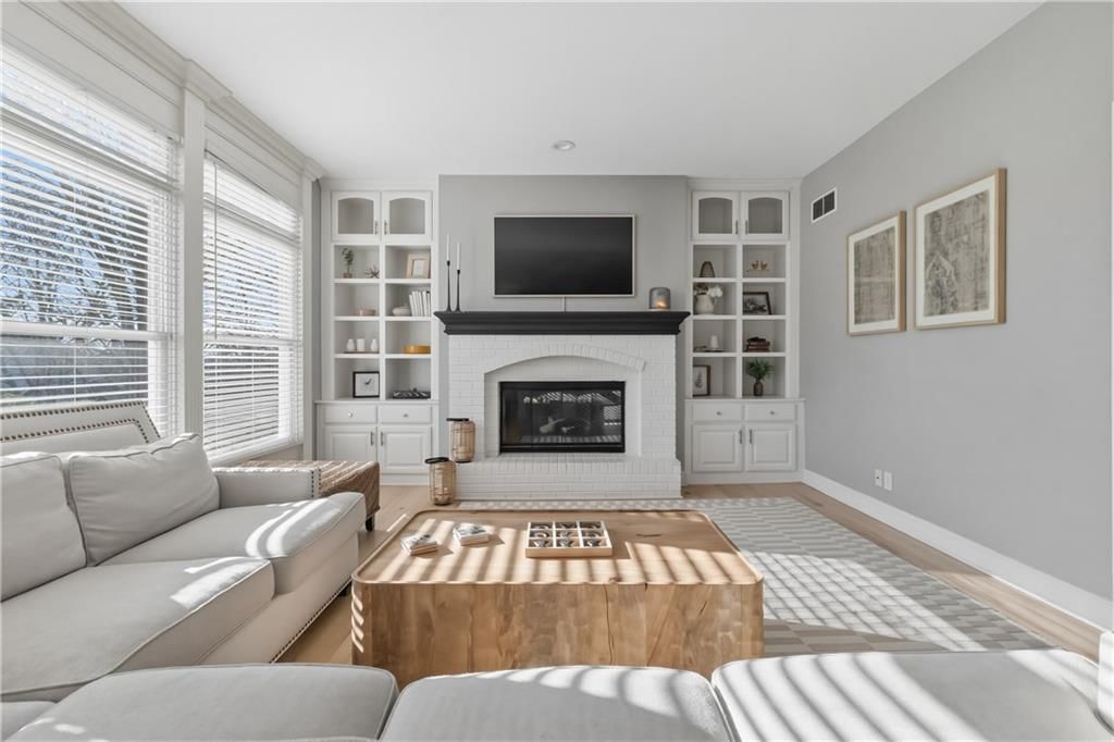5827 MANOR Lane — photo 7