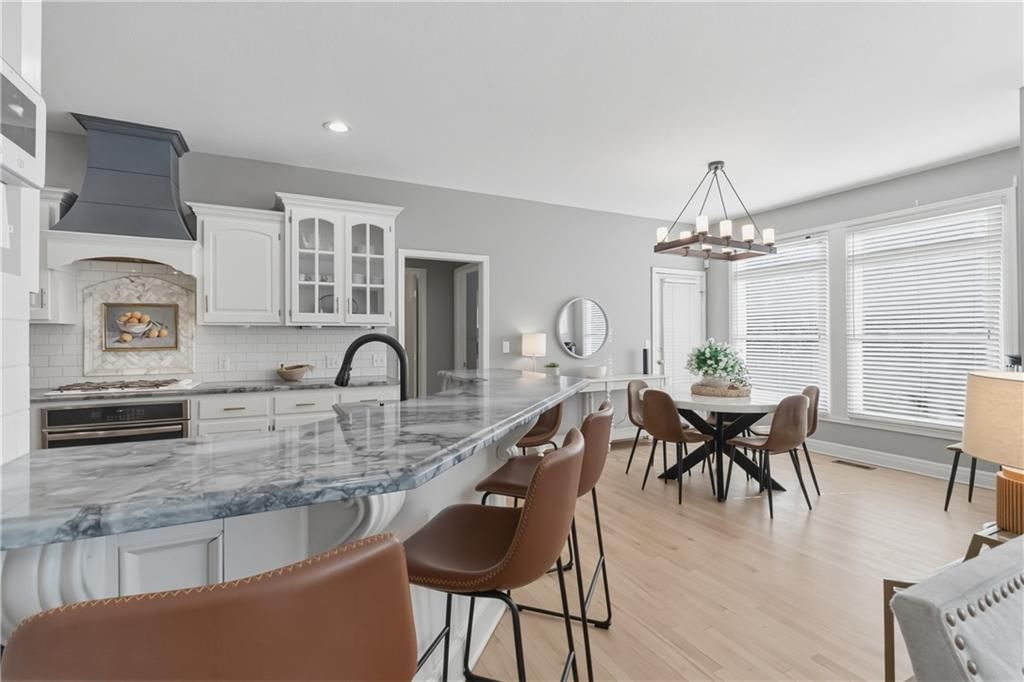 5827 MANOR Lane — photo 10