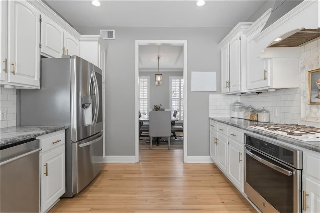5827 MANOR Lane — photo 12