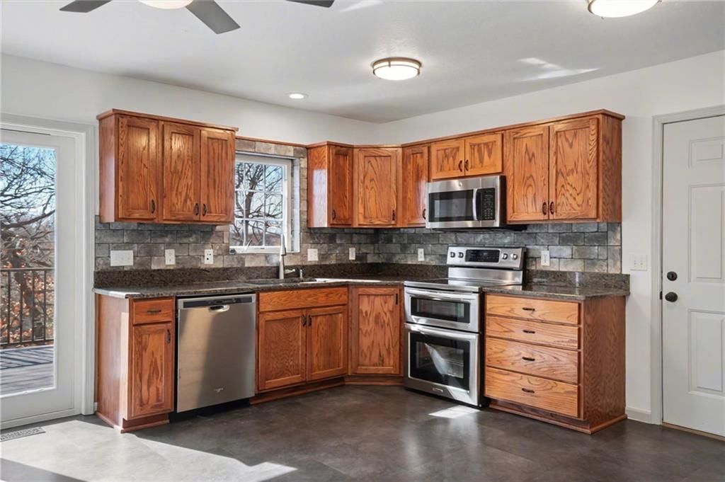 611 Jones Street — photo 13