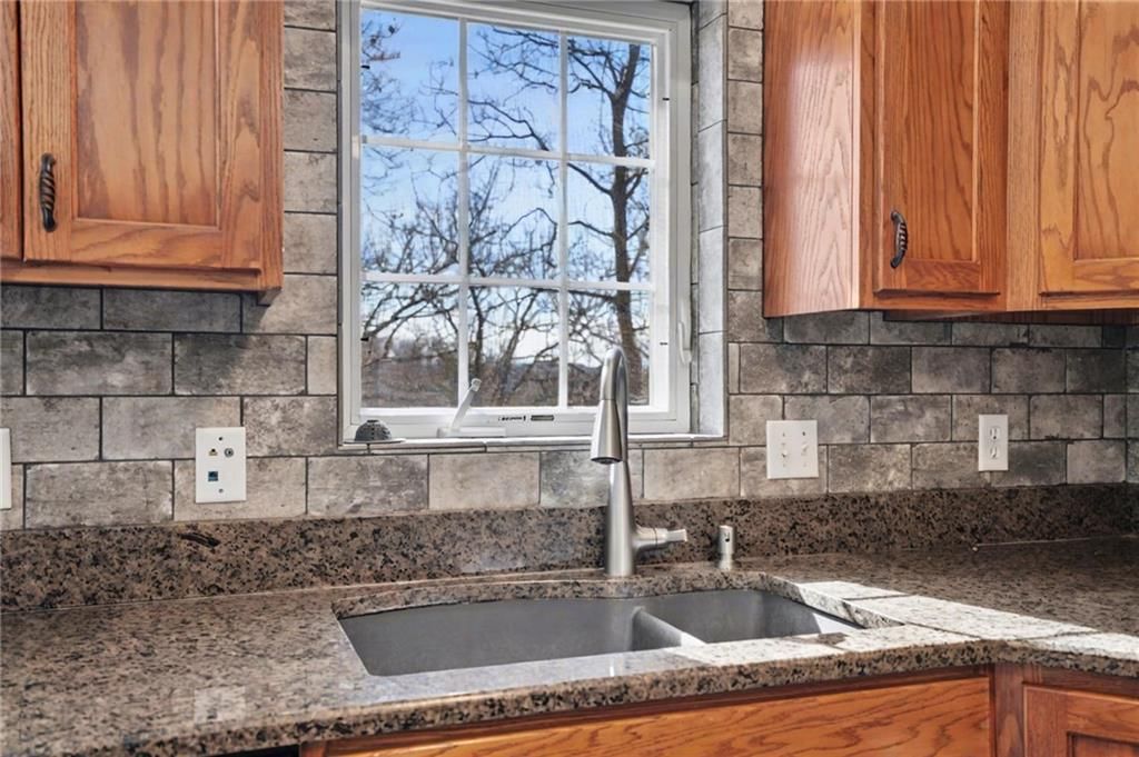 611 Jones Street — photo 15