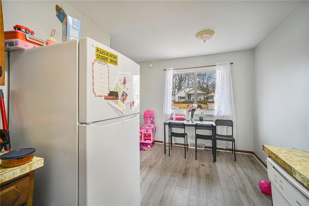 213-215 S Willow Avenue — photo 10